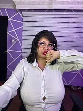 MiiaaJoness webcam