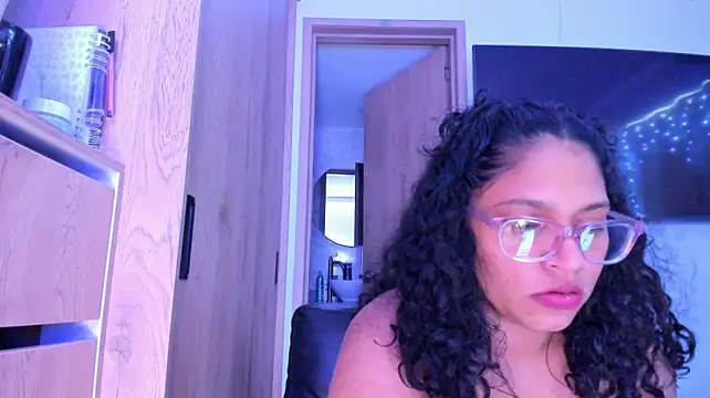 Vickyy30_ webcam