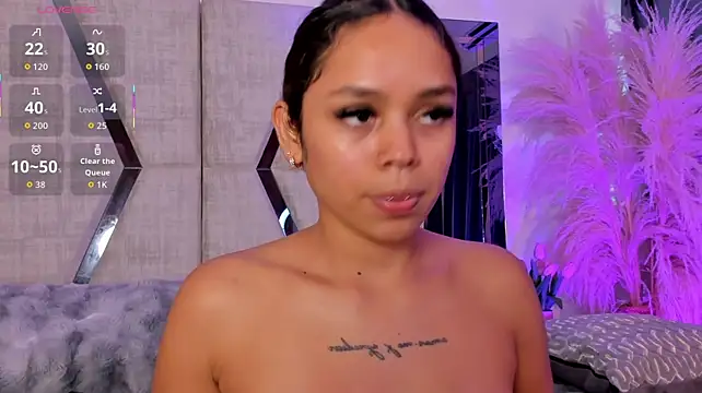 CarolineFyre webcam
