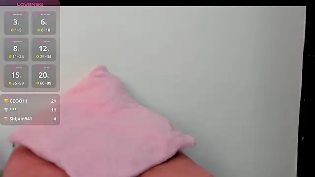 charlottekiss99 live cam on StripChat
