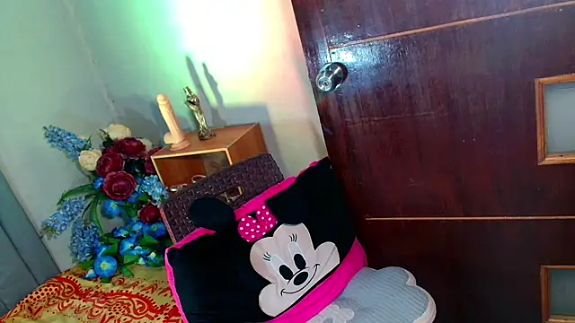 baby_kiraxx webcam