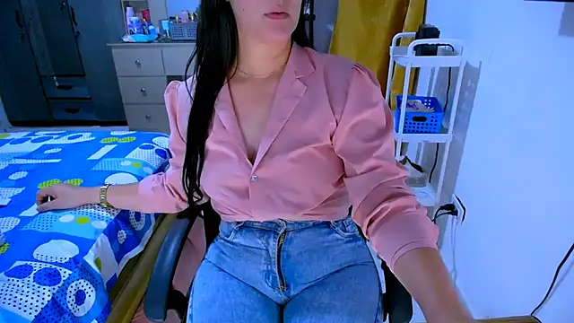 BitterMomXxx webcam