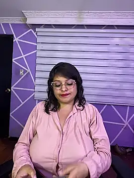 MiiaaJoness webcam