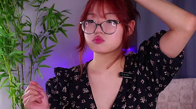 nellemihalko (F teen) - Squeeze my tits on my bra