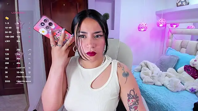 _laaura_ (F young) - suck my feet