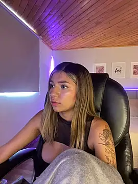 issa_pink18 (F teen) - show boobs baby