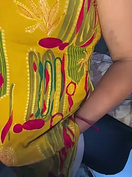 oh-taara (F teen) - Oil massage of the pussy