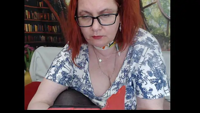 PlayfullMature webcam