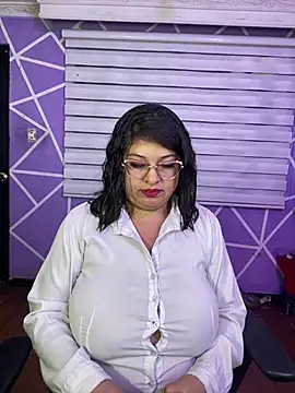 MiiaaJoness webcam