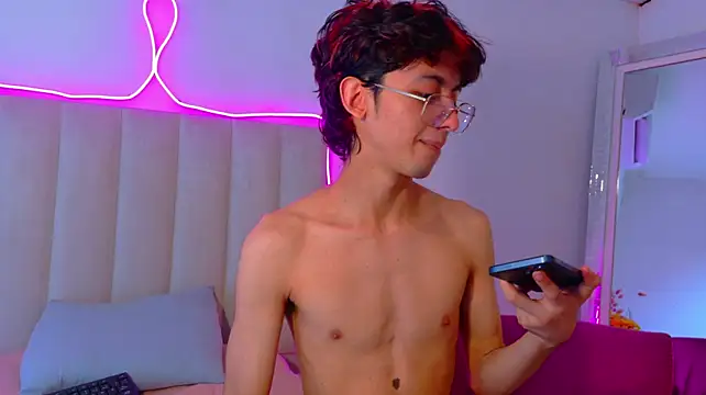 Twink_Sebas7 webcam