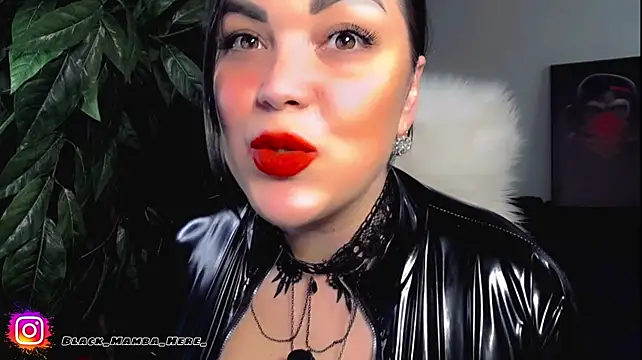 QueenOfUrKink webcam