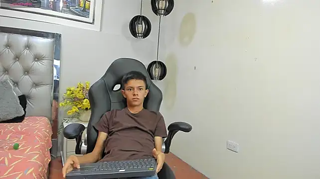 fem_danny7 live sex cam