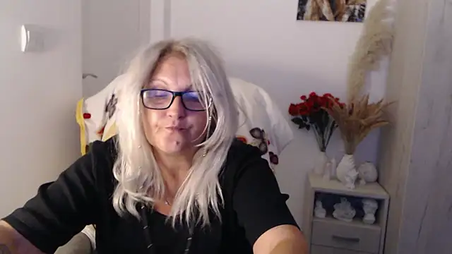 Divineblond webcam