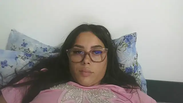 LovelyJulliette webcam