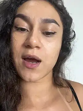 yummi_greluda webcam