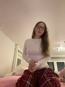 Freaky-Doll webcam