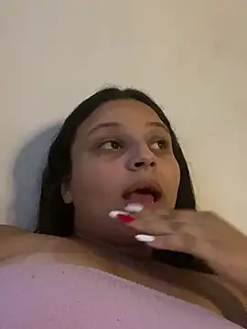 julia_moreira webcam