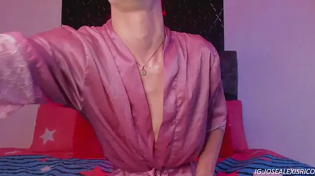 alexxus_smith (M twink) - PUT 3 FINGERS IN MY ASS