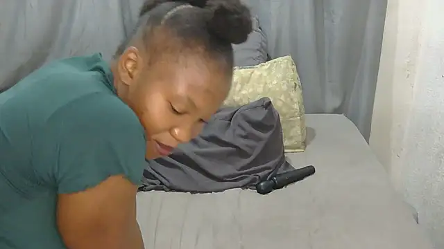 HornyBlackSlut webcam