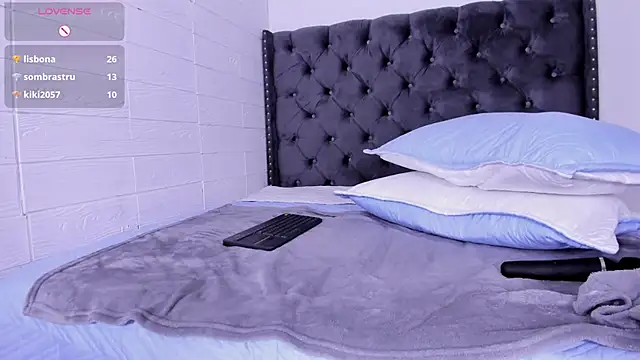 LunaRossie1_ webcam