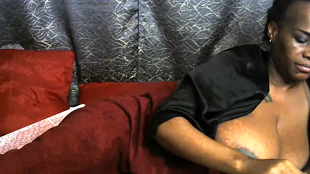 MistressShirleyXXX81 webcam