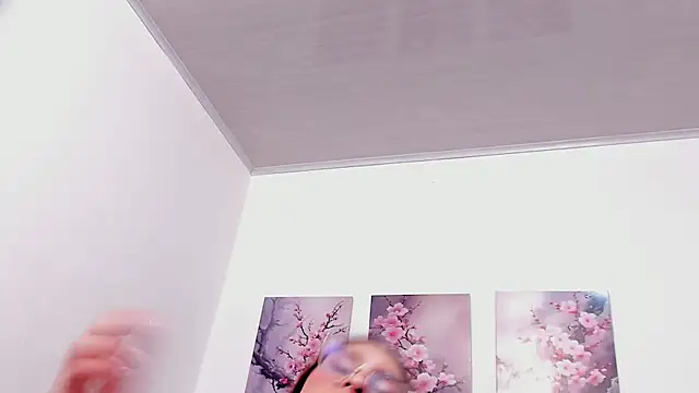 Live webcam thumbnail of iris_f00x featuring #new and #hd