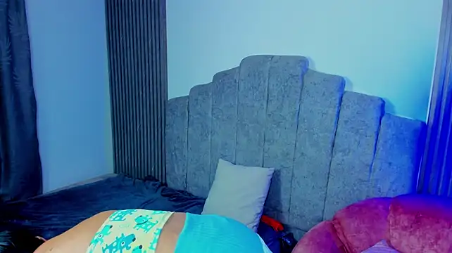 carlota_curvy webcam