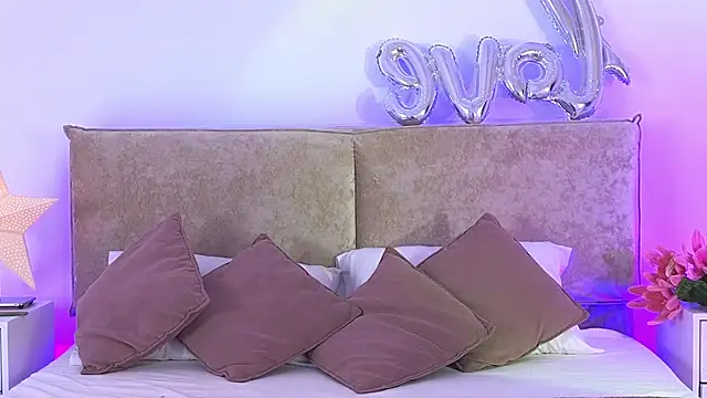 Jules_night live cam