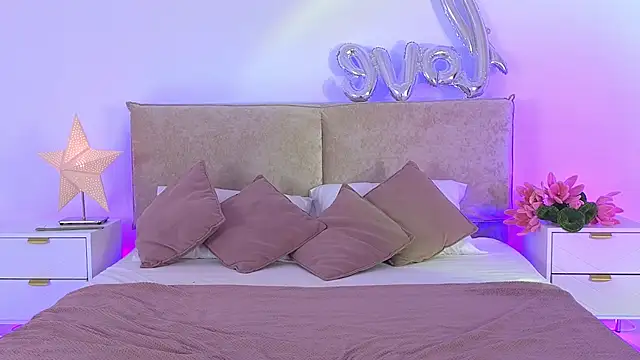Jules_night live cam