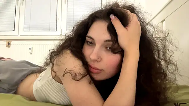 LisetteGhazvini webcam