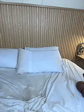 NahimiThompson webcam