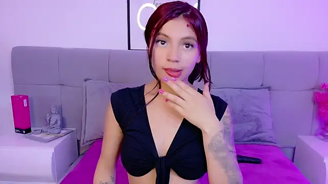 Nicolee_Saint webcam