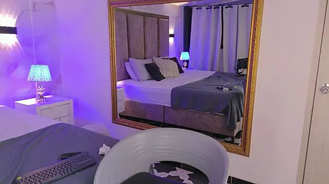 LolaGray__ webcam