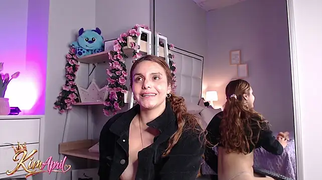 KIMAPRIL live cam on StripChat