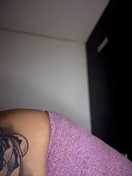 Isabella-Teen live cam on StripChat