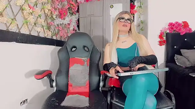 Thiara_veky_ webcam