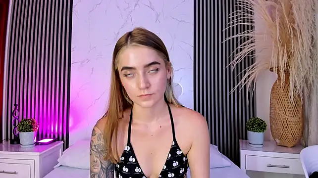 CarlySommers webcam
