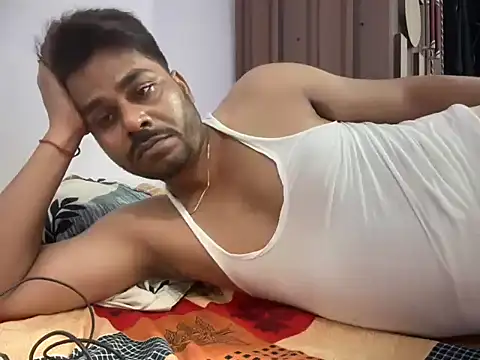 Raaz_5690 webcam