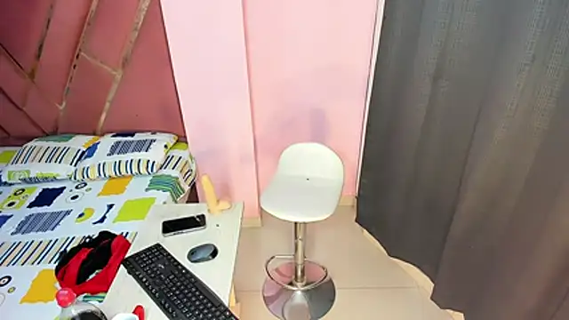 ashley_alexa (T teen) - Explode all your cum in my mouth.