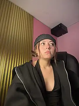 PrettyAmber webcam