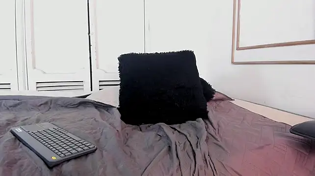 july_luna webcam
