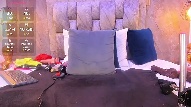 blondehorny699 webcam