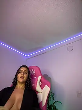 aliciia777 (F young) - play pussy💦🔥
