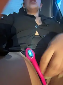 Live webcam thumbnail of Miss_Bella_Flame featuring #young, #hd and #mobile