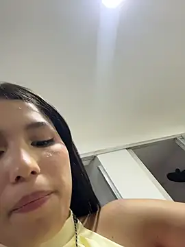 angel_cute19 live cam on StripChat