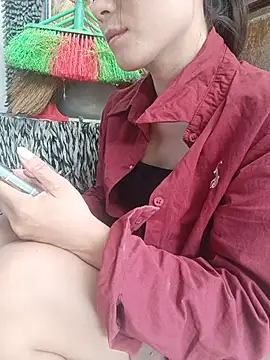 Linda-yiyi live cam