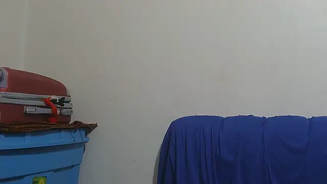 sluttylaura21 webcam