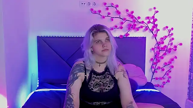 JoannLowe live cam