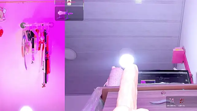 emily_foxxxii webcam