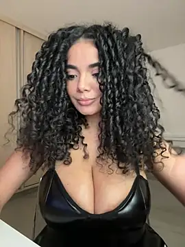 Curlyierr live cam